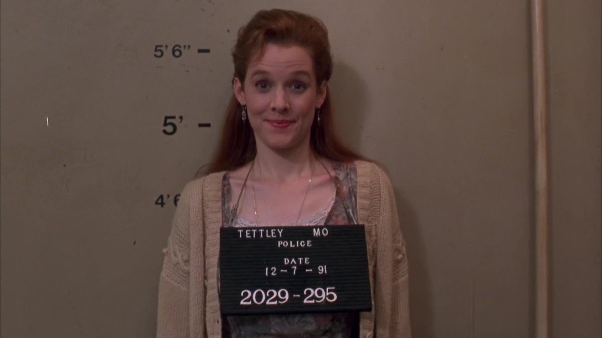 Пролистните изображение, чтобы увидеть следующий кадр из фильма «Пистолет в сумочка Бетти Лу» (1992)