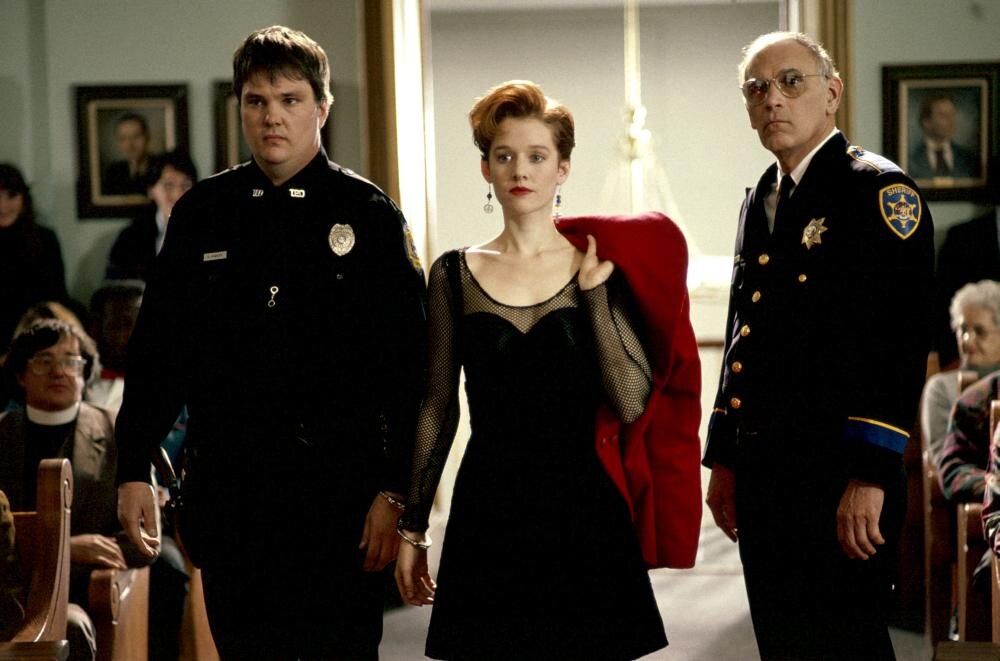 Пролистните изображение, чтобы увидеть следующий кадр из фильма «Пистолет в сумочка Бетти Лу» (1992)