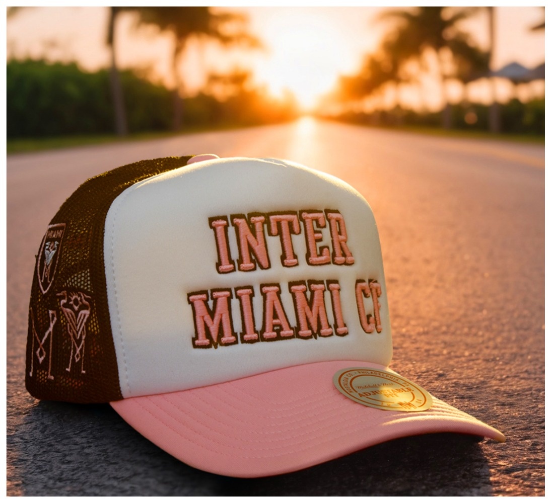 На фото: тракер от американских брендов Stetson и Mitchell&Ness