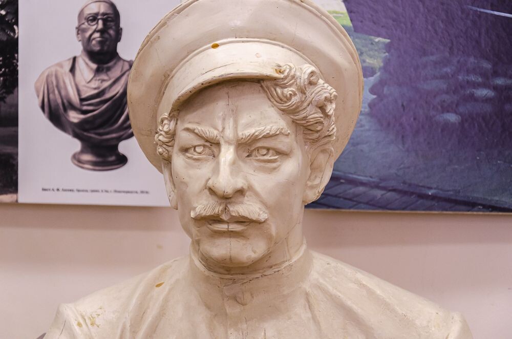    В Ростове открылась юбилейная выставка скульптора Сергея Олешни