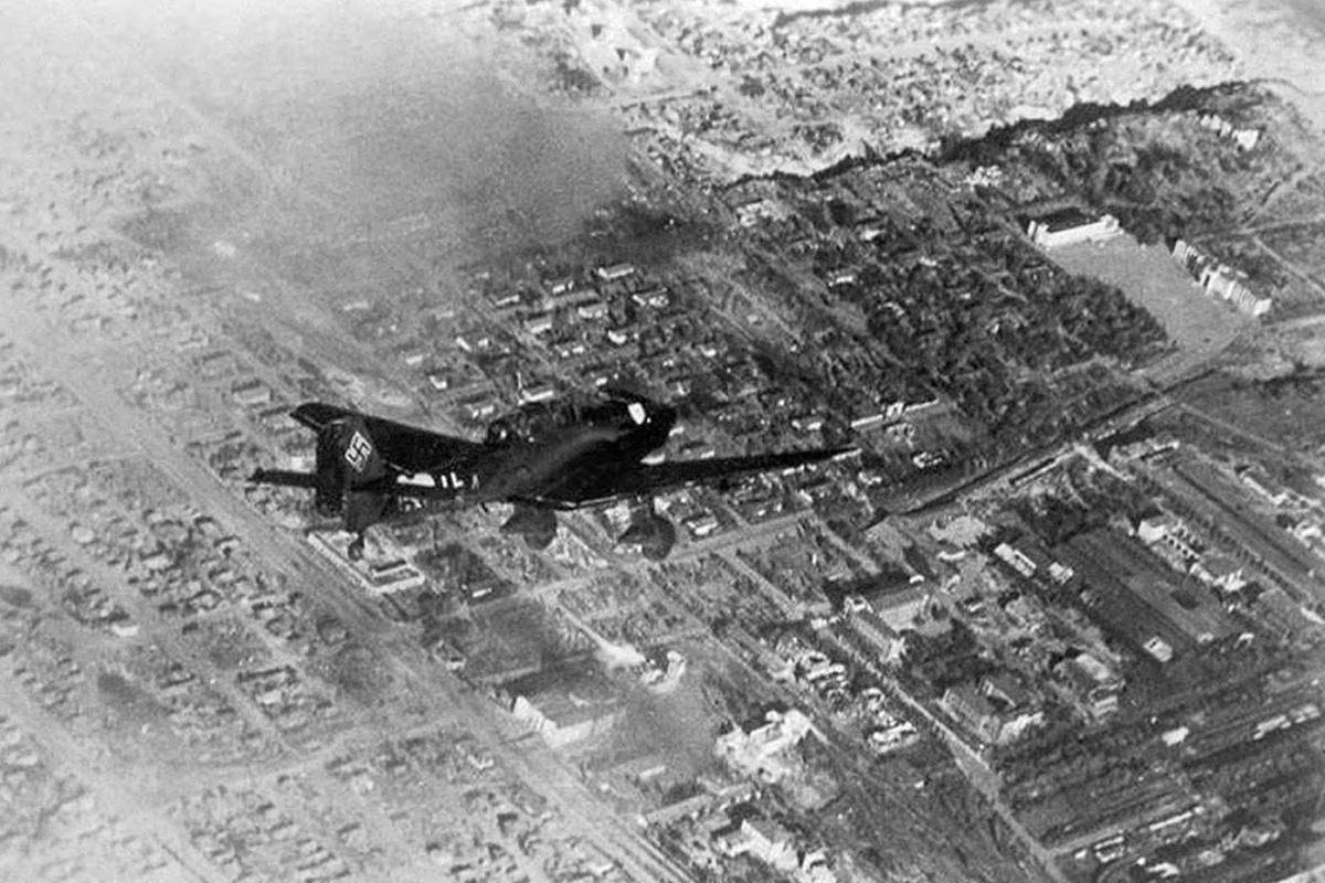    Юнкерс Ju 87 "Stuka" над Сталинградом. / Das Bundesarchiv