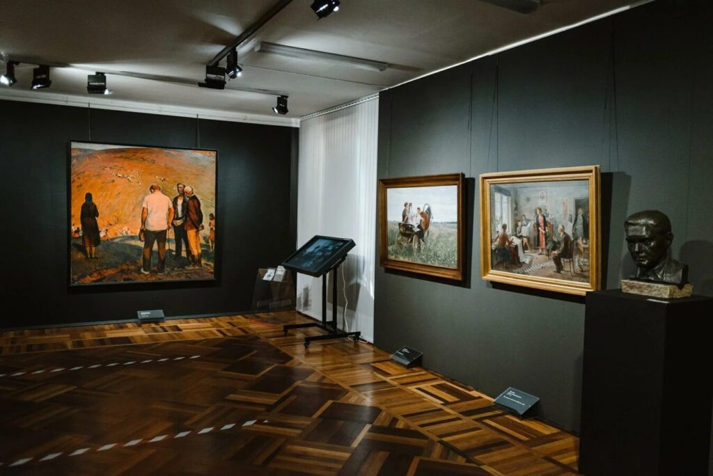 Зал Курской государственной картинной галереи им. А.А. Дейнеки