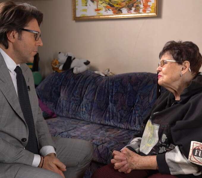 «Я попросила ее пойти в банк и сделать одну процедуру. Да, рискованно, но сама я пойти не могла, да и не предполагала, что она может быть до такой степени нечестным человеком. А на следующий день сама поехала в банк, чтобы поменять пин-код от карты…» — рассказывает Наталья Николаевна.Андрей Малахов и Наталья Фатеева
