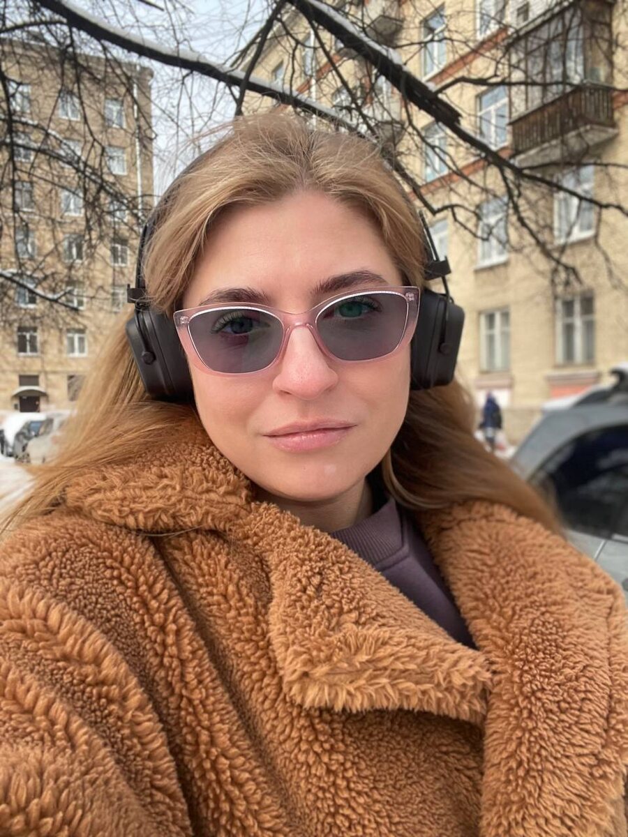 Демонстрирую затемняющиеся очки со всеми диоптриями.))