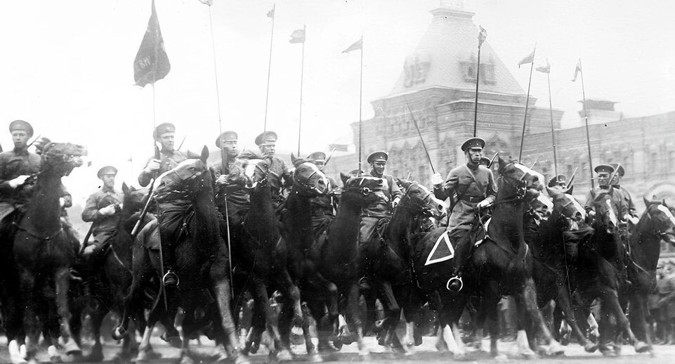    Кавалеристы Красной армии на параде в Москве. Фото: Scherl / Global Look Press