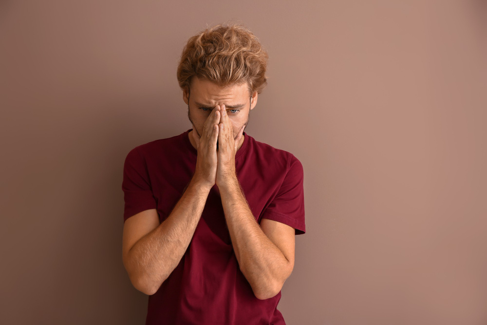 Паранойя: симптомы, лечение и советы для близких. (источник изображения: freepik.com)