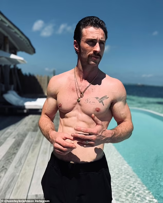 Поскольку до выхода следующей части ещё много лет, в список продолжают добавлять имена, от Джеймса Нортона до Аарона Тейлор-Джонсона (на фото) и Тео Джеймса