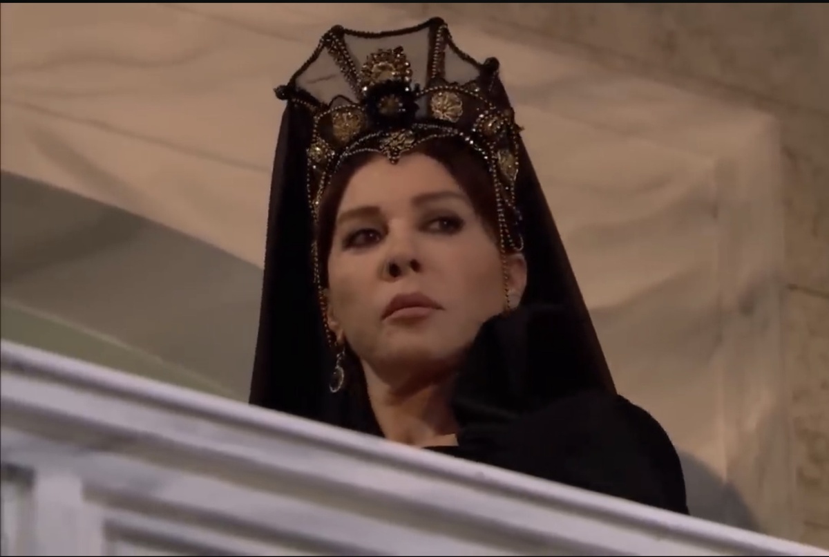 Я из-за тебя щербет уронила