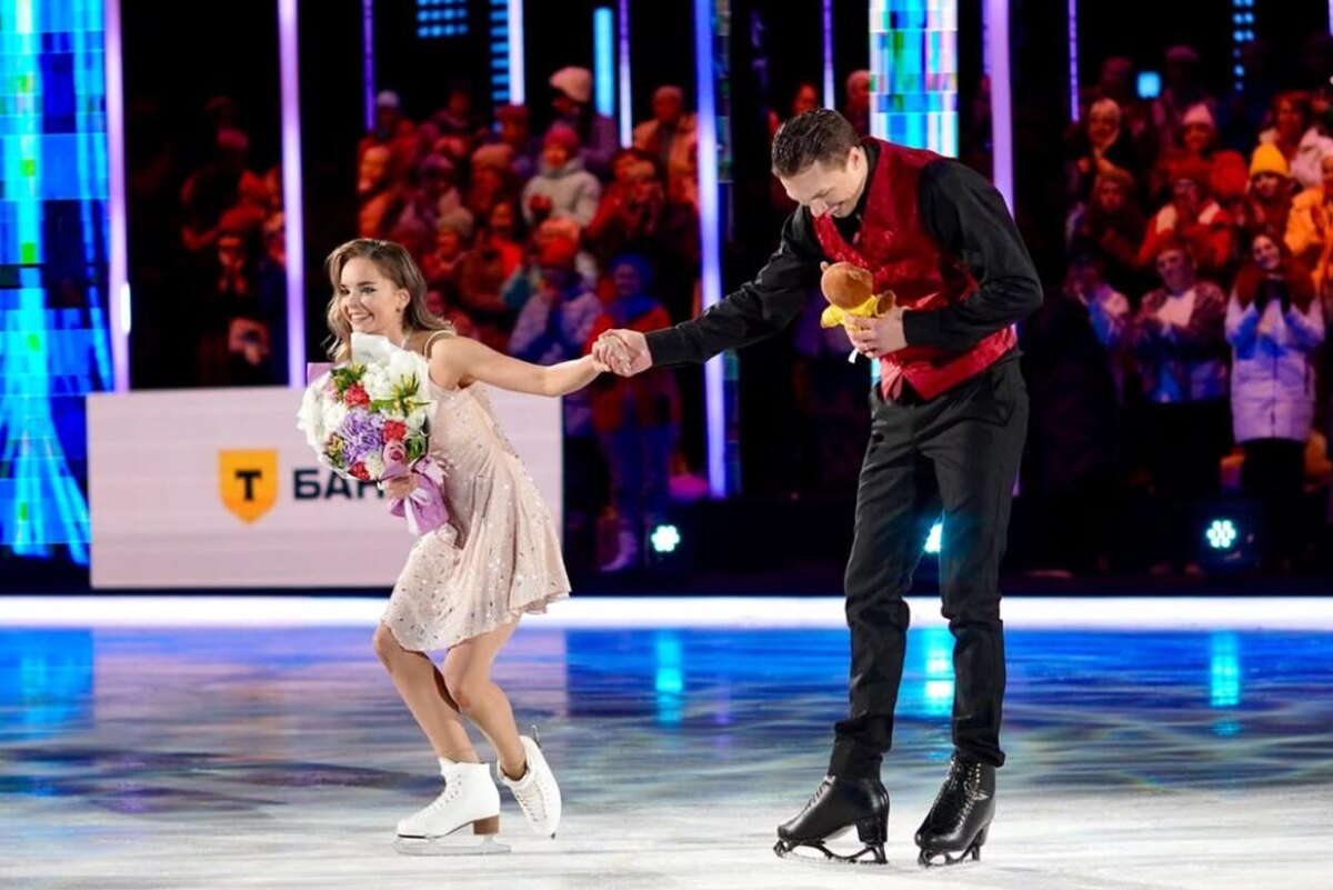    Дина Аверина и Дмитрий Соловьев в шоу. кадр шоу