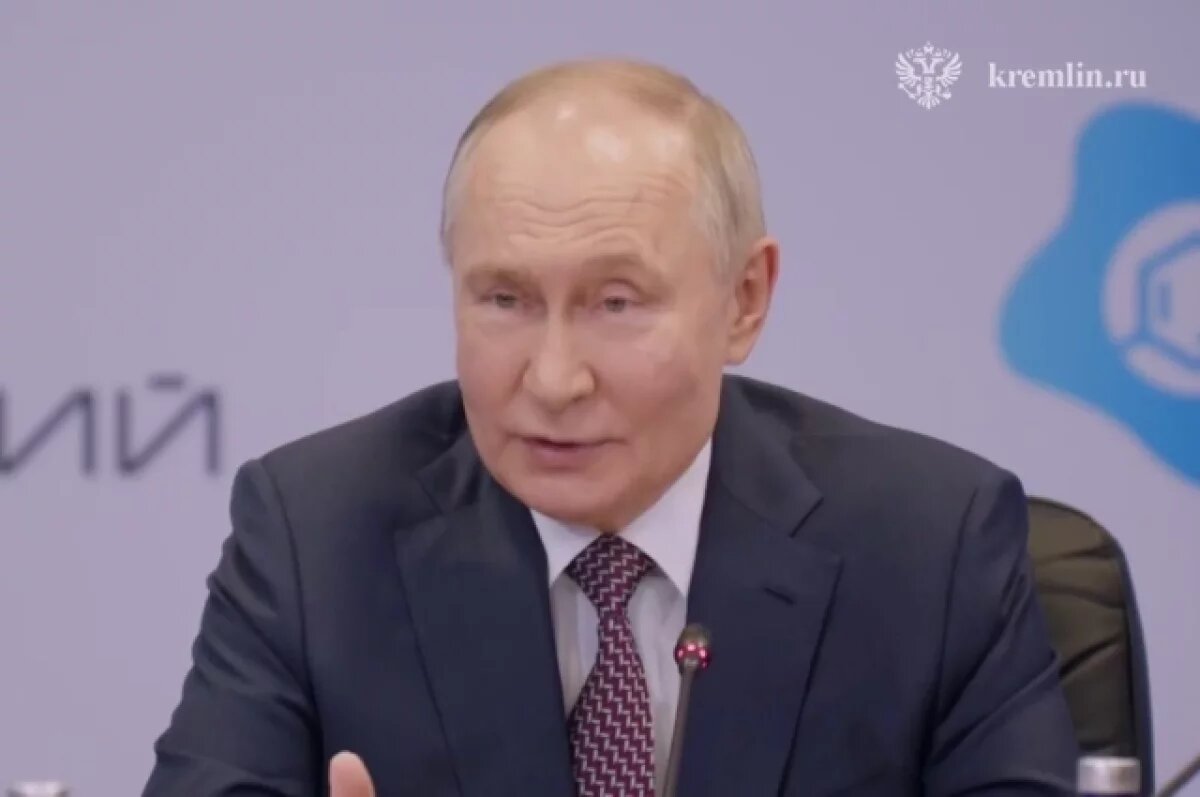    Путин на Форуме будущих технологий в шутку спросил учёного про порошки