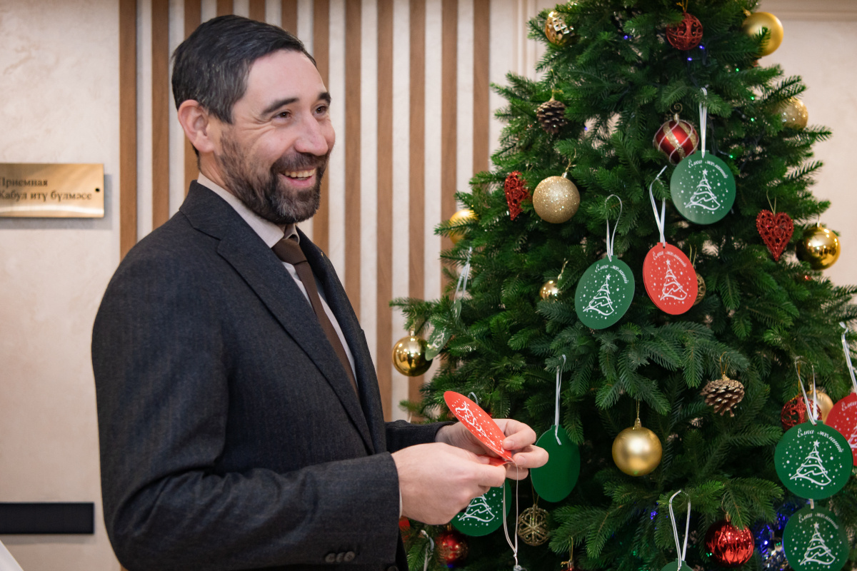    Данис Зарипов