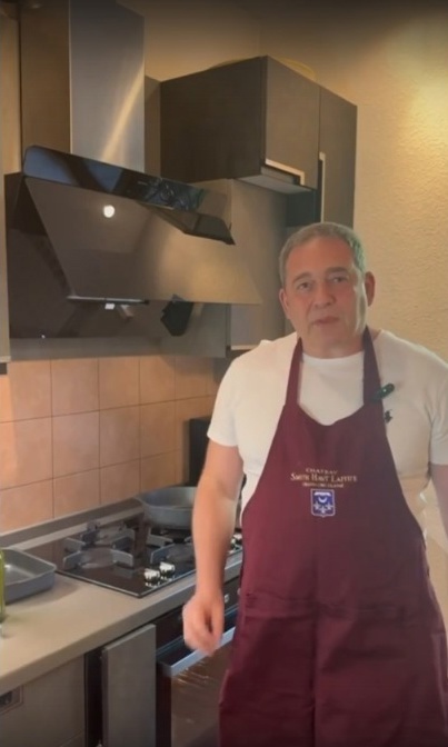 Готовит Хитарьян