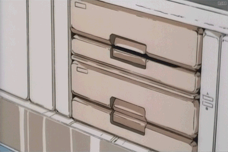  Дисковод захватывает дискету за центр и вращает ее как пластинку внутри своего корпуса. 