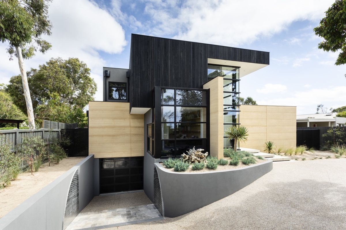 Источник изображения - https://www.amazingarchitecture.com/photos/5/The%20Little%20Brick%20Studio/Fauconshawe%20Project/Fauconshawe_Project_The_Little_Brick_Studio_Australia_003.jpg