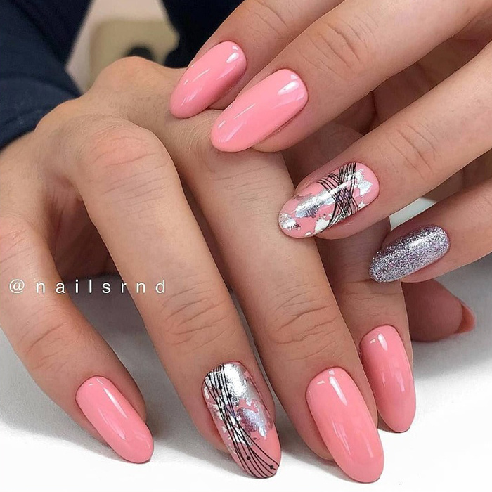 Нежный розовый масникюр с яркими акцентами