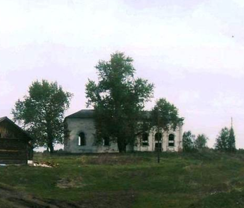 Всё что осталось от Петропавловского храма. Что мешает его восстановить?? Одна подлинная церковь 19 века в округе, рядом родник.