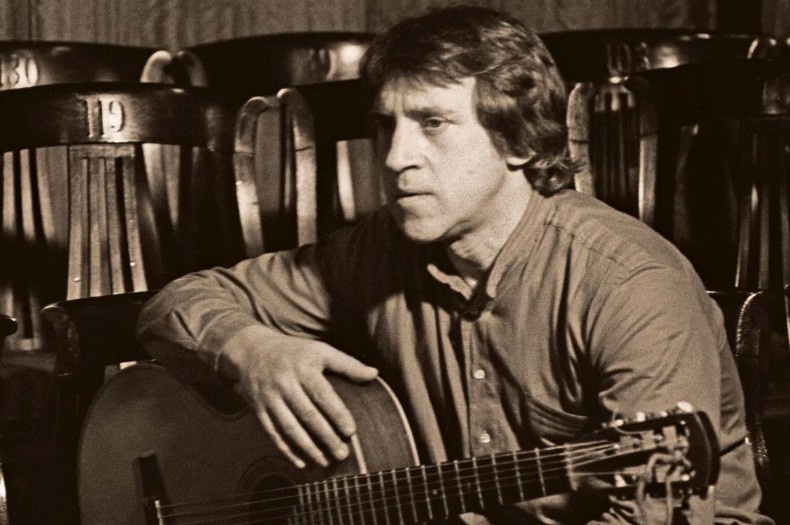 Владимир Семёнович Высоцкий (25 января 1938 — 25 июля 1980) — советский поэт, актёр театра и кино, автор-исполнитель песен. 