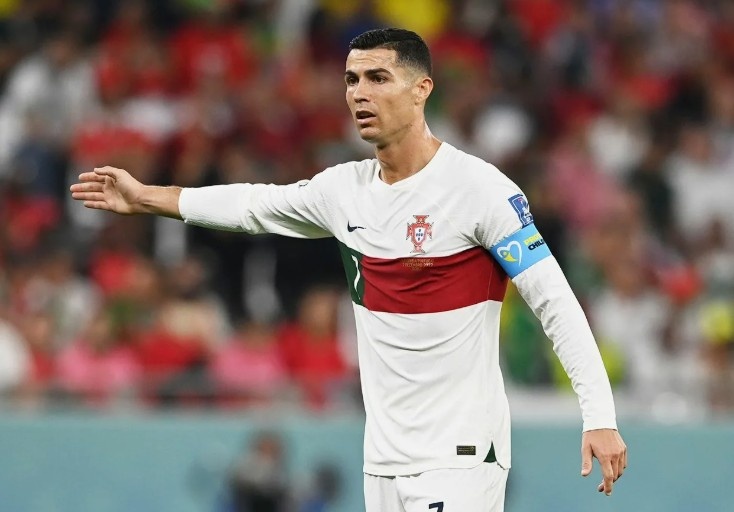 Криштиану Роналду — португальский футболист, нападающий и капитан саудовского клуба «Ан-Наср» и сборной Португалии. Знак Водолея.