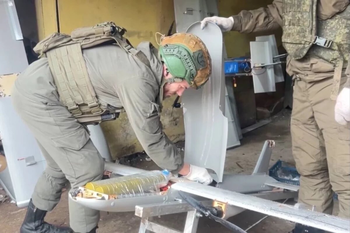    Беспилотник «Молния-2» готовят к запуску.