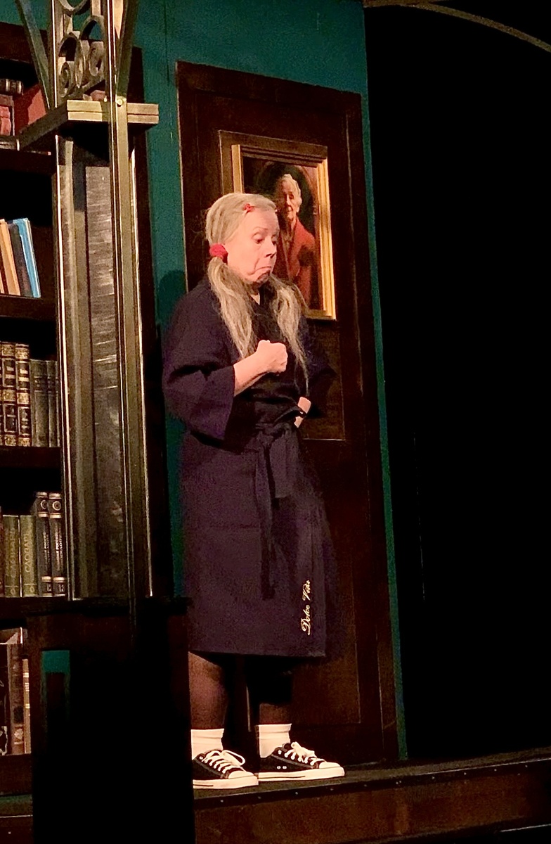 Изольда Арнольдовна — Ольга Суркова