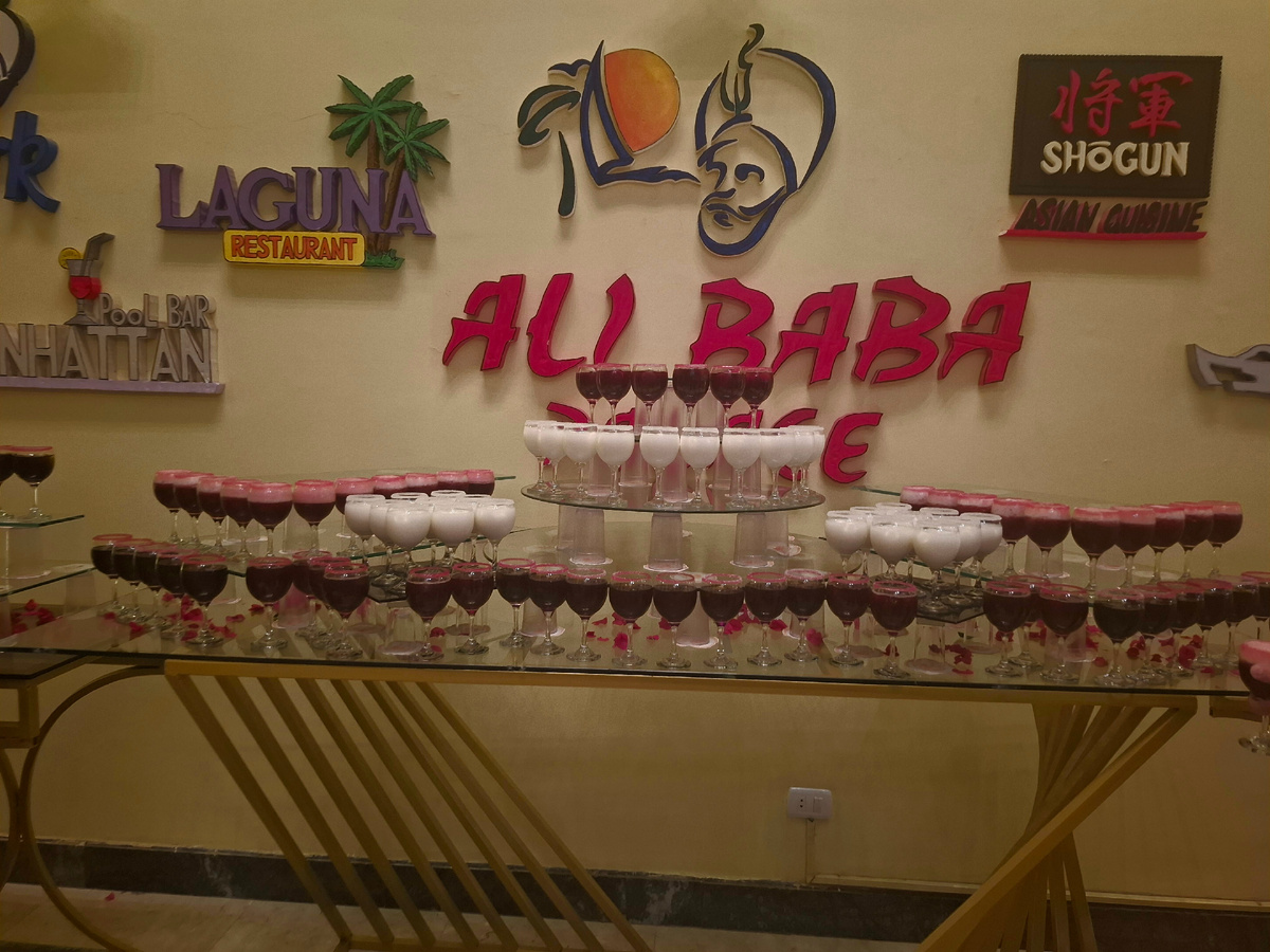 Отель готов к вечернему представлению в восточном стиле. Али Баба Палас, Хургада, - 2025