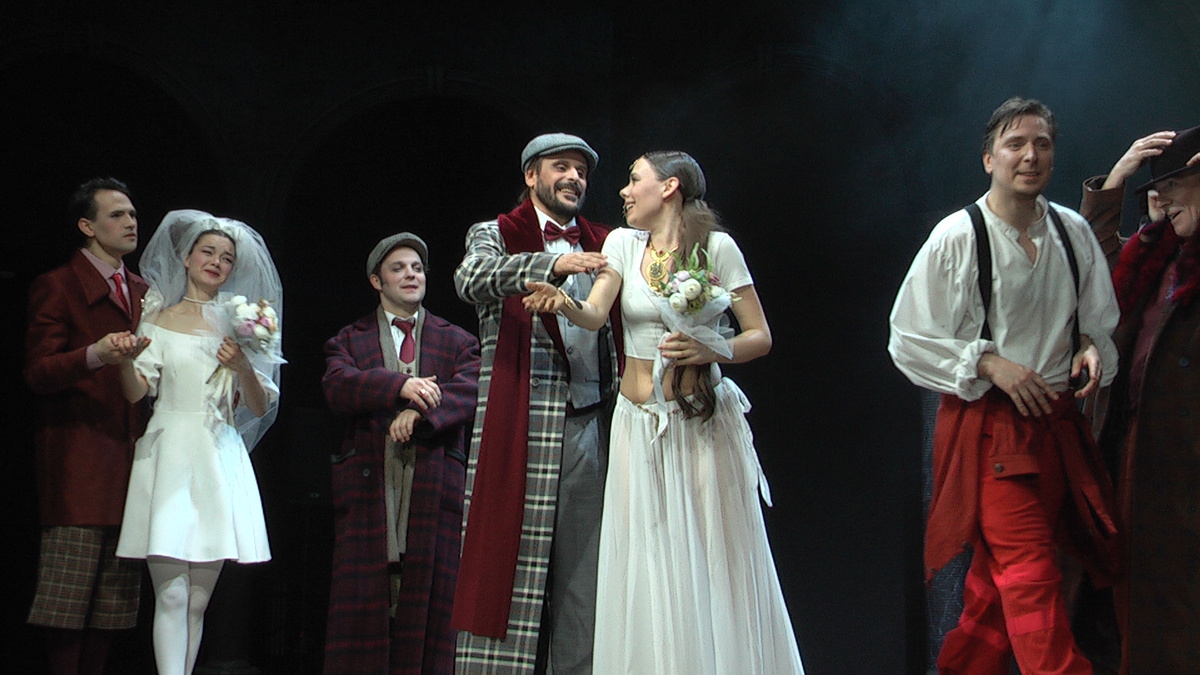 Поклоны после премьеры 20 февраля 2025 года. Фотография из моего архива