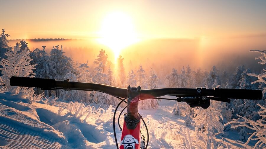Источник фото: https://www.visitrovaniemi.fi/activity-product/scenic-electric-fat-bike-group-ride-in-rovaniemi/
