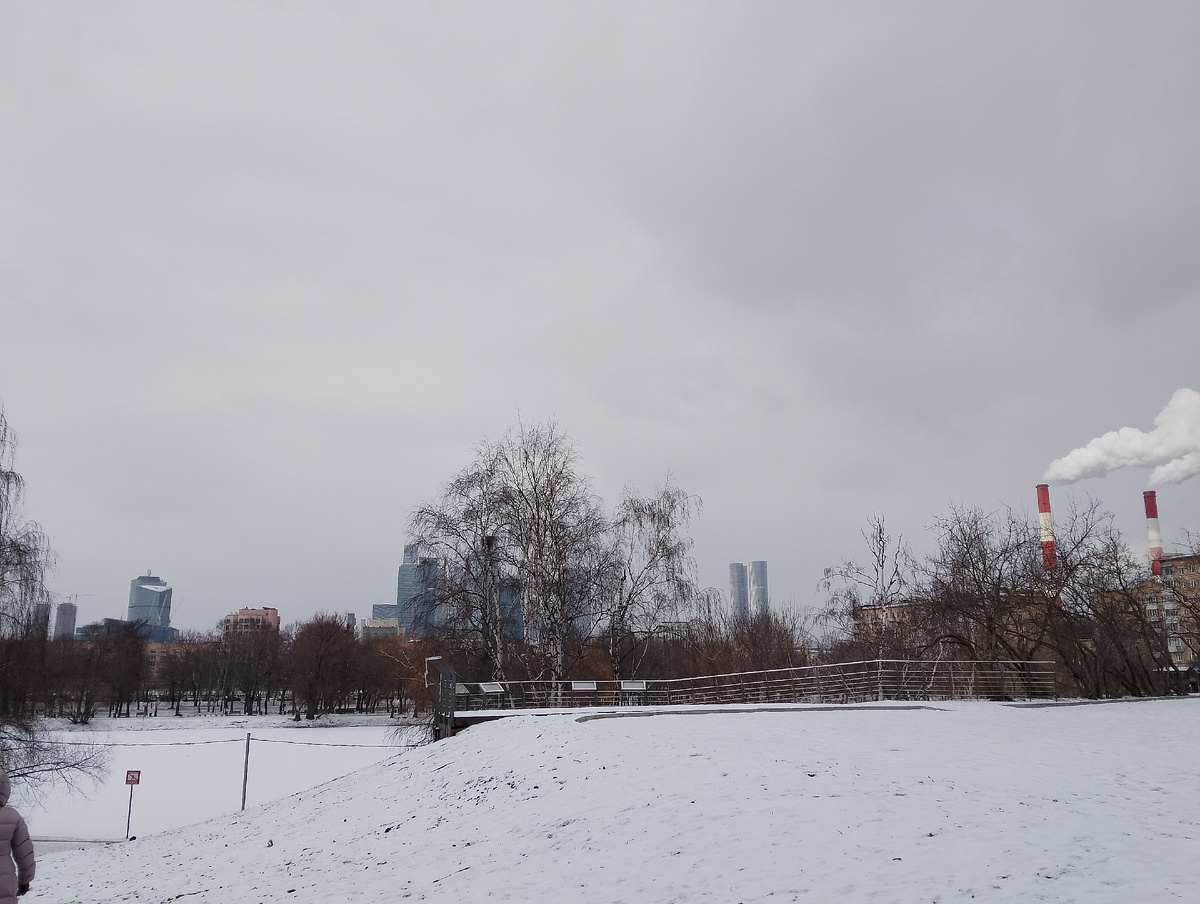 Москва-Сити на противоположном берегу. Фото автора