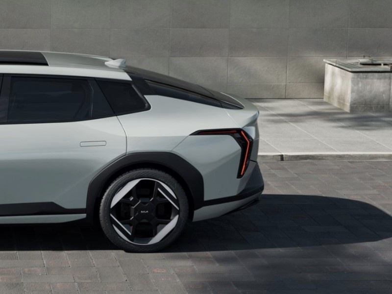    Kia анонсировала два новых электромобиля серии EV4 [ФОТО]