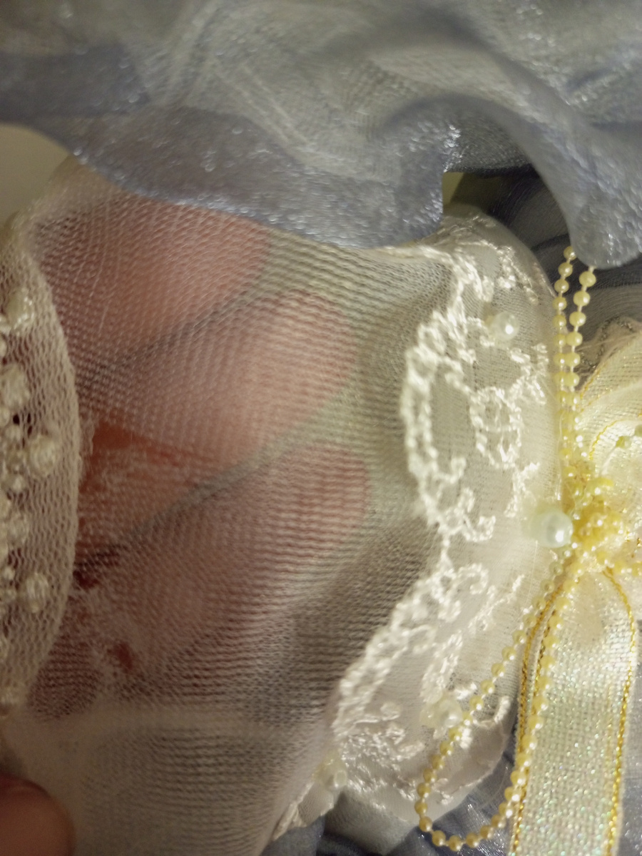 Дырки на платье. 