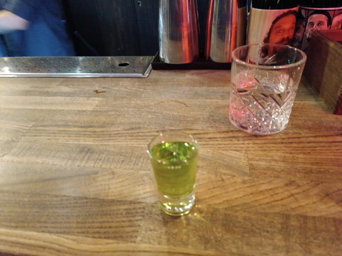 зеленое яблоко