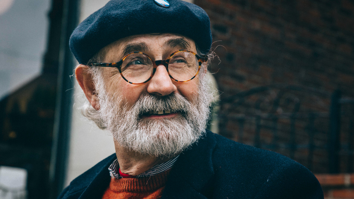 Каждый, кто перестает учиться, стареет, — не важно, в 20 или 80 лет, — а любой другой, кто продолжает учиться, остается молодым. Самое главное в жизни – это сохранить мозг молодым. - Генри Форд