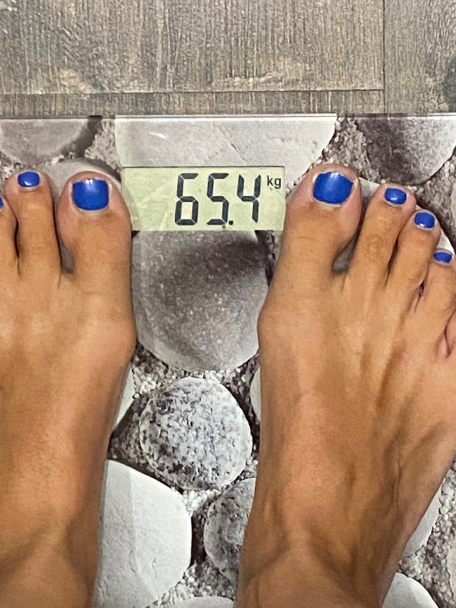 Синие - под купальник, который в итоге оказался мал 