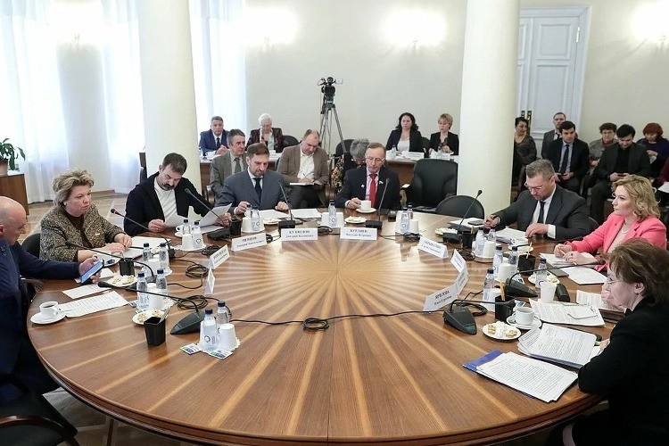    «Культурный фронт России» должен стать экспертной площадкой, которая будет регулировать вопросы культуры в нашей стране. Это не я предложил, это мне было сказано, что, в принципе, разумно».   
Фото: duma.gov.ru