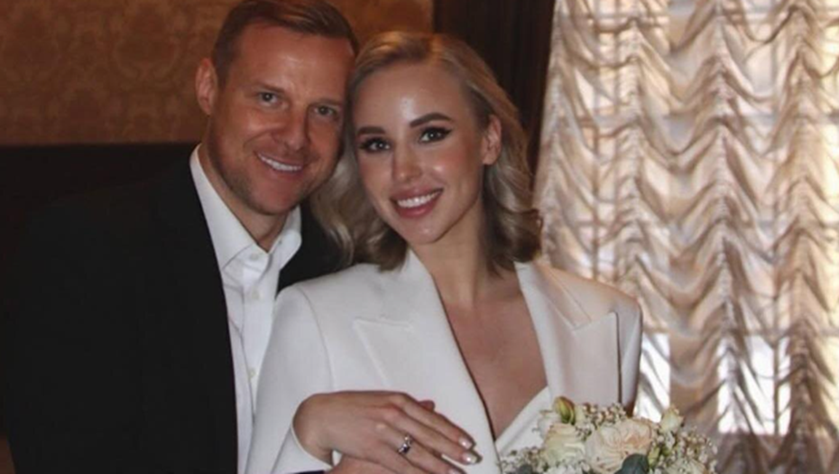    Вячеслав Малафеев и Ангелина Шкатова в ЗАГС Петроградского района 21.02.25 Автор фото: instagram.com(запрещён в РФ)/malafeev16ru