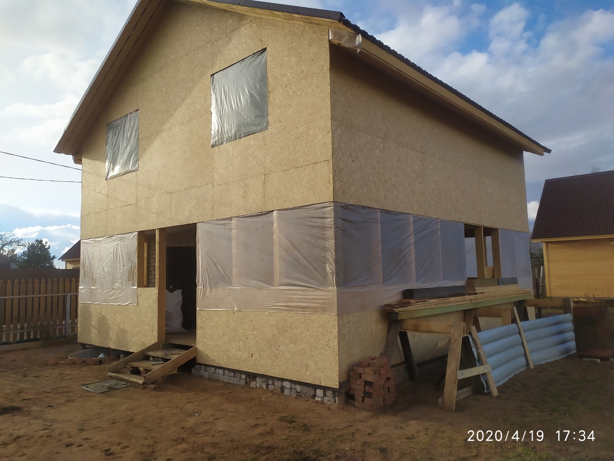 Спустя два месяца, дом выглядел уже так