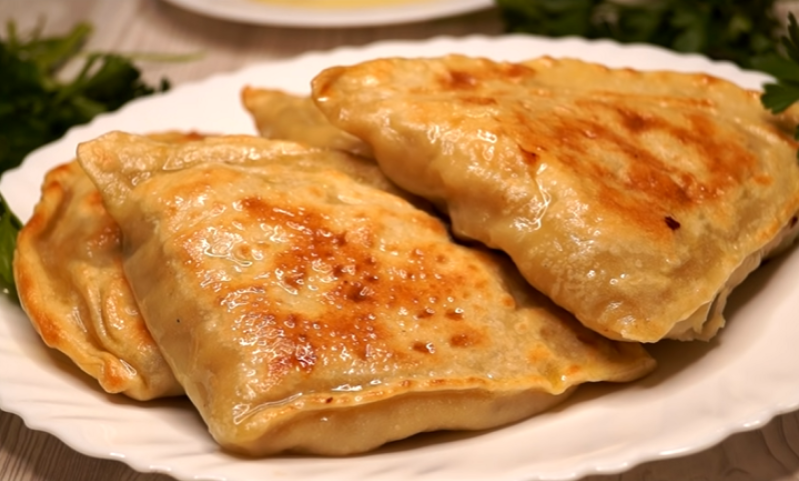 Китайские слоеные лепешки с мясом придутся по душе каждому. Получаются такими, что пальчики оближешь: сочные, мясистые.