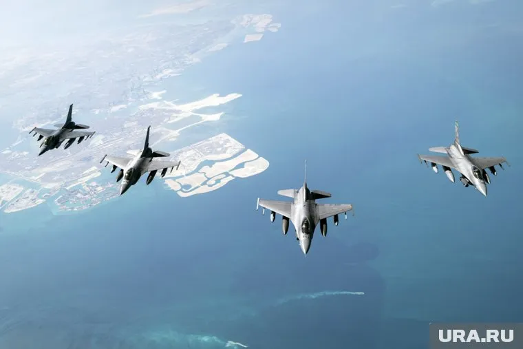 Американские истребители F-16 могли столкнуться в воздушном бою с российскими Cу-35C
Фото: U.S. Air Force / Senior Airman Duncan C. Bevan