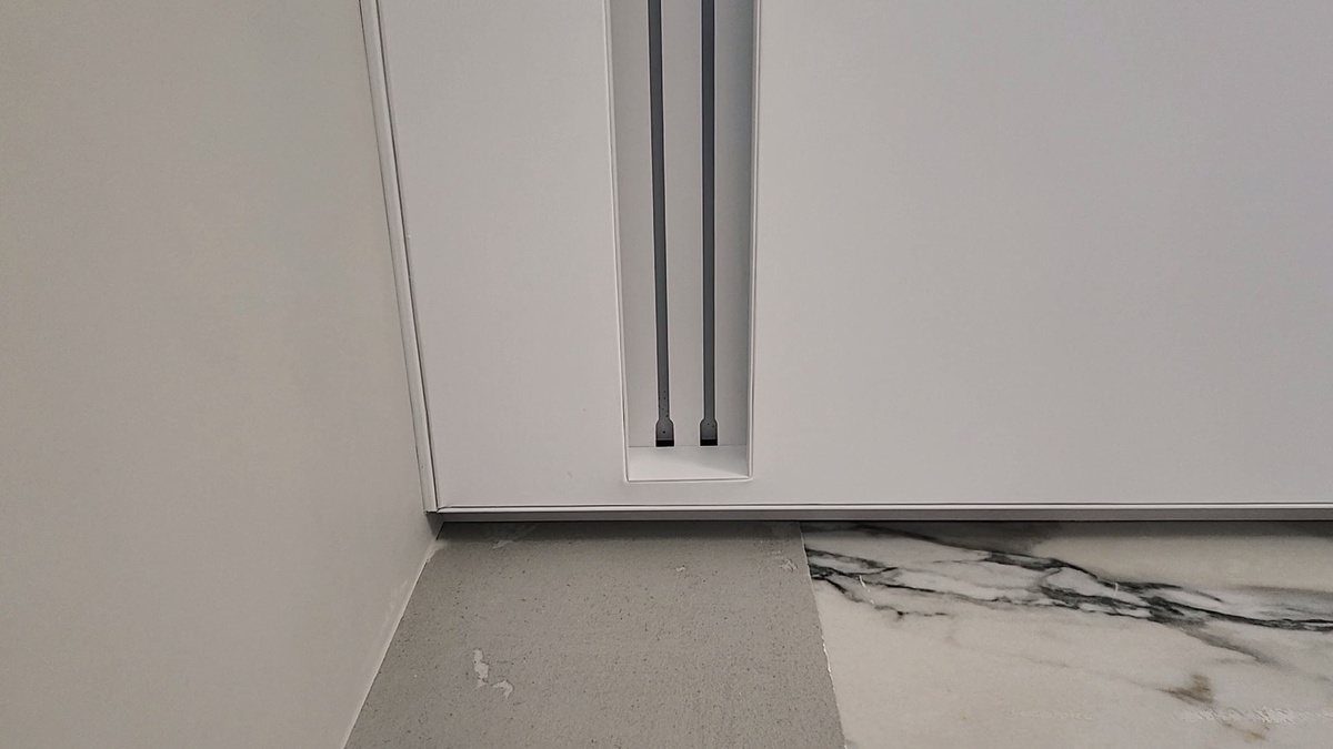 Карниз Lumfer интегрированный в натяжной потолок 