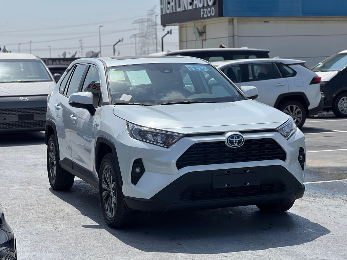 Toyota RAV4 - один из самых популярных автомобилей с пробегом для ввоза в РФ из Китая, по итогам 2024 года.