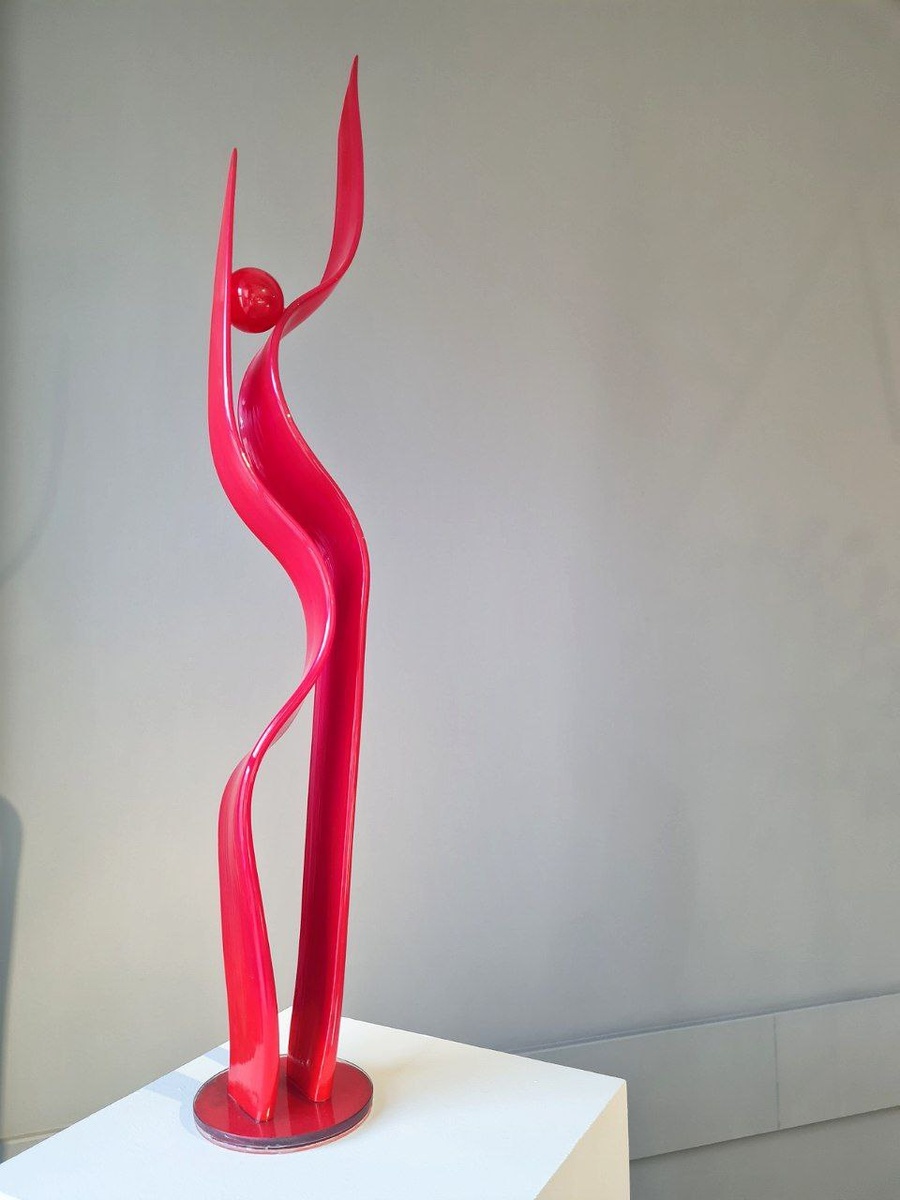 Удивительно причудливой формы, но такая изящная и грациозная работа