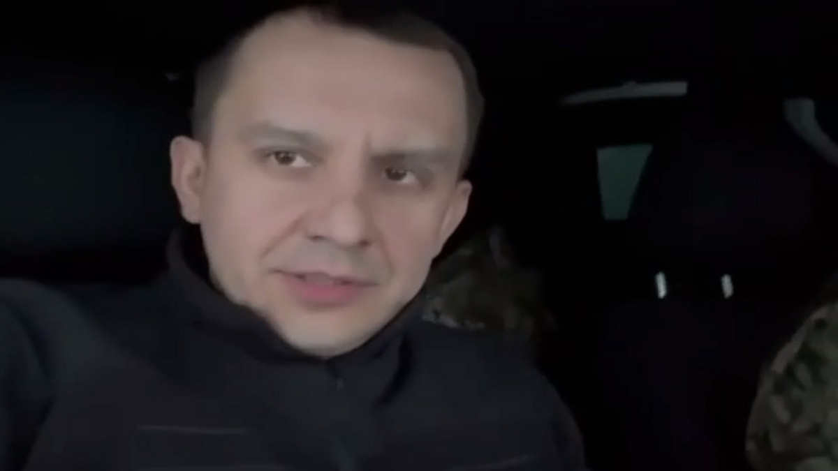    Игорь Куцак вручил бойцам отряда «Барс-Курск» медали «Защитники Курской области» и передал гуманитарный груз