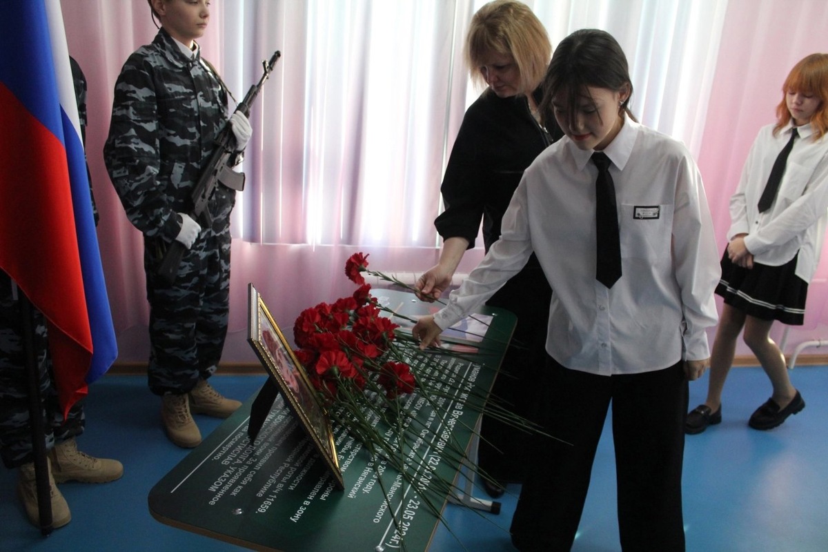    В селе Шеркалы открыли Парту героя памяти Ростислава Туманова