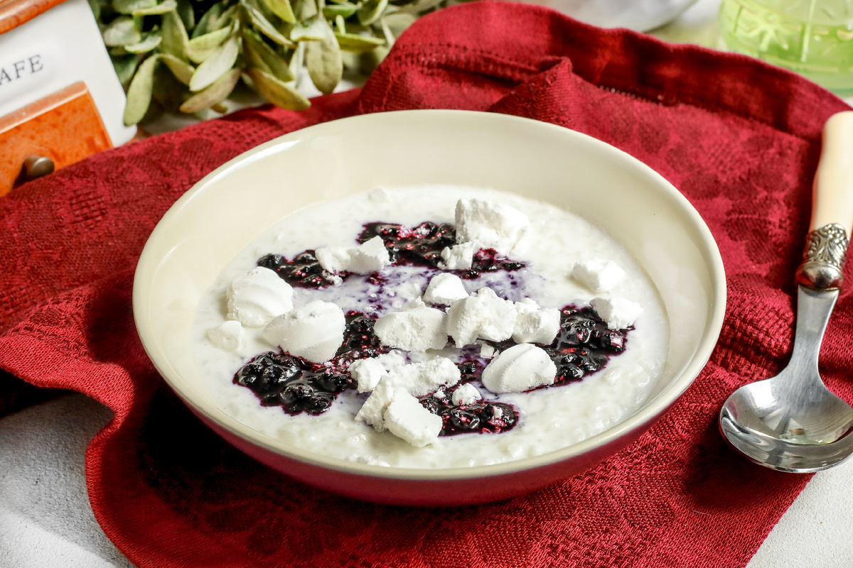 Рисовая каша «Черничная нежность» с безе