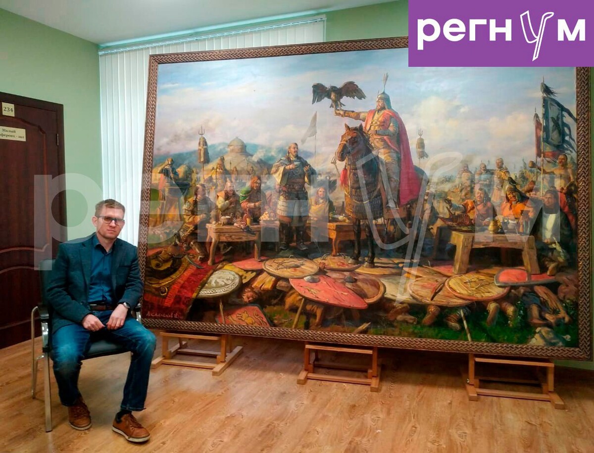    Художник Ильдар Акжигитов презентует свою картину «Пир монгольских военачальников Чингисхана после победы над объединенным русско-половецким воинством 1223 года» / Источник: © ИА Регнум