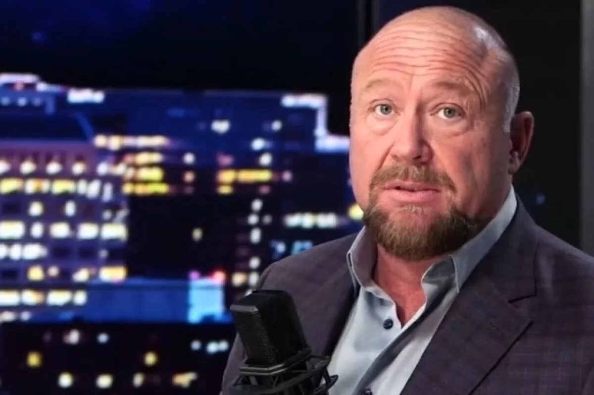    Журналист из США Джонс посоветовал Зеленскому «сдаться» и покинуть Украину