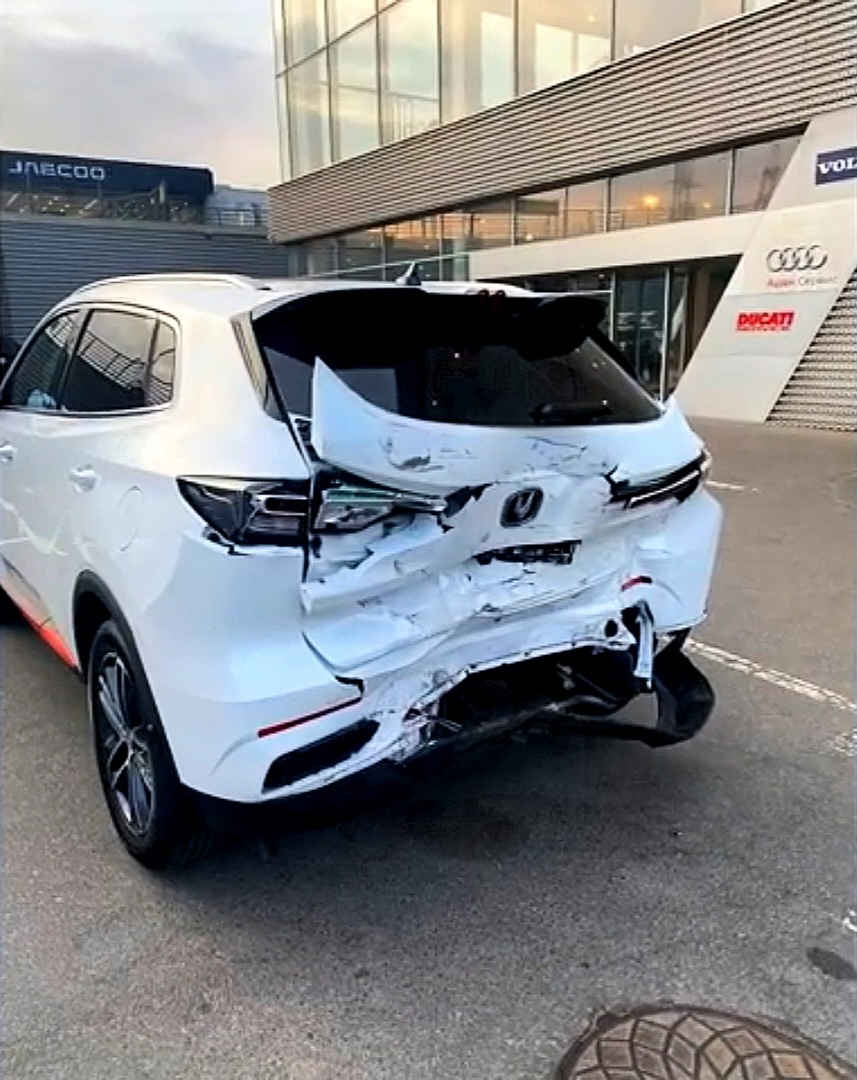 Фото повреждений того самого CS55 Plus