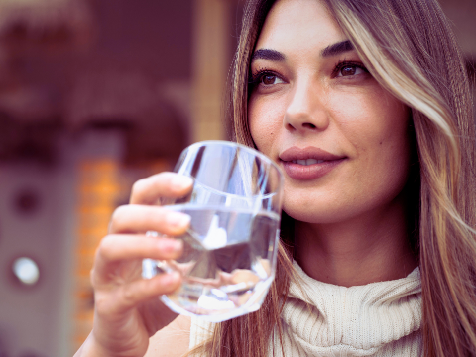 13 ответов, почему важно пить воду