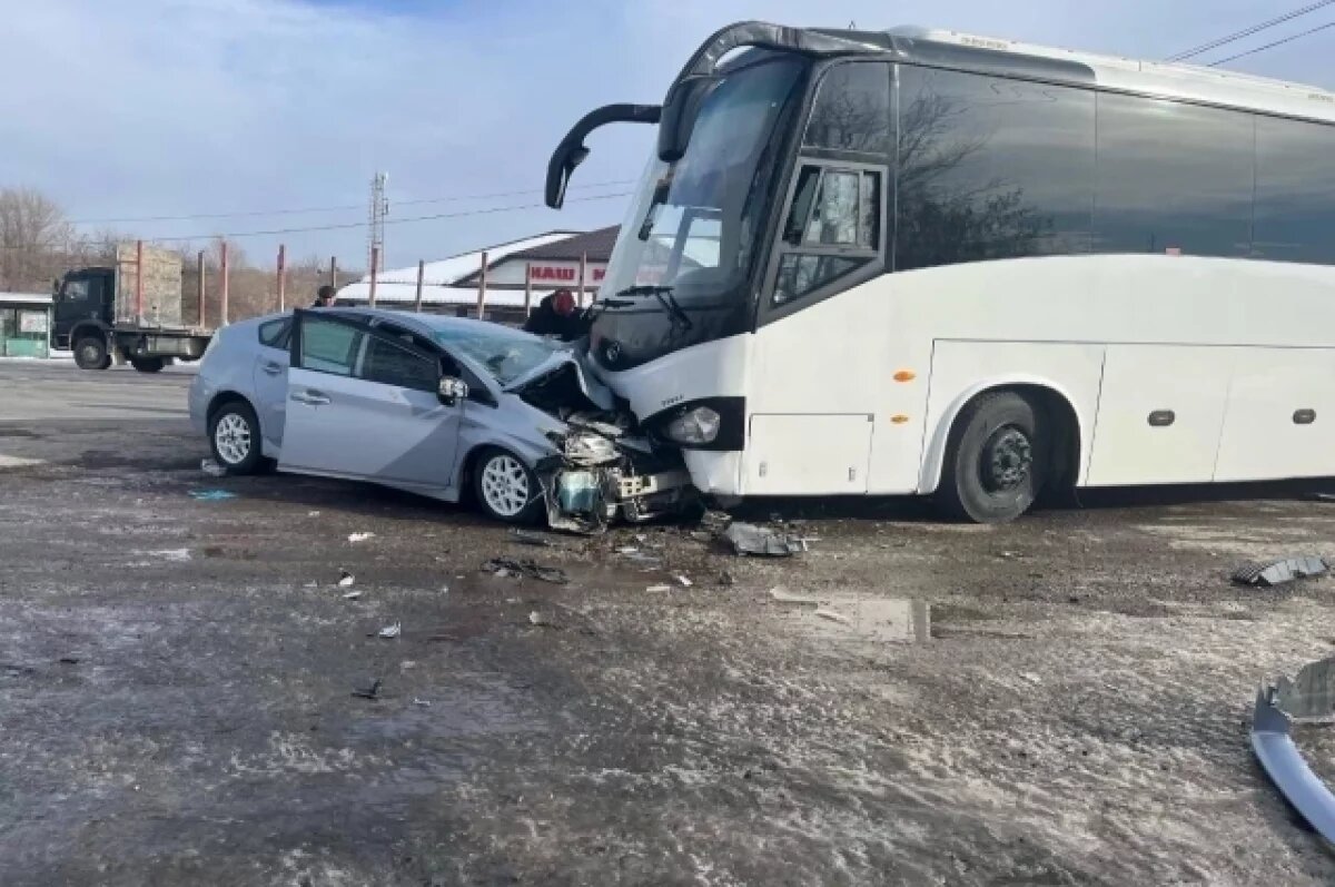    В результате ДТП водителю в возрасте 47 лет и 45-летний пассажиру Toyota Prius потребовалась медицинская помощь