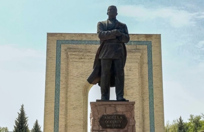 Памятник Абдулле Кадыри